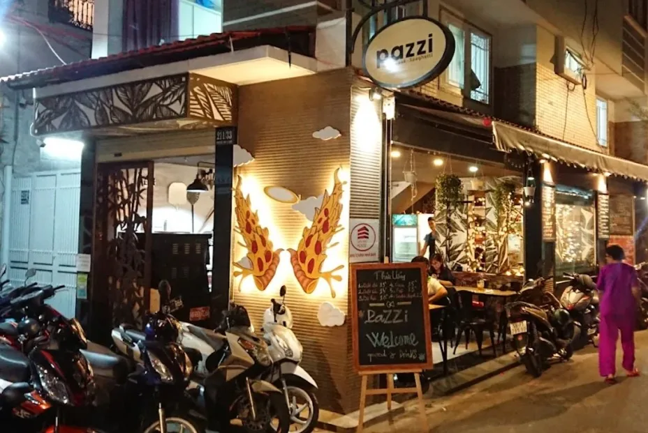 Tiệm Pizza khiêm tốn trong hẻm sâu